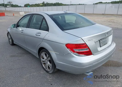 2014 Mercedes-Benz C 300 Luxury 4Matic/Sport 4Matic z USA, uszkodzony, nr VIN WDDGF8AB6EG188507